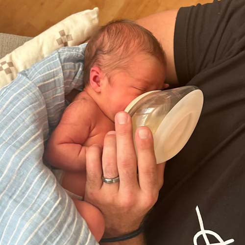 Newborn baby using Emulait Anatomy Bottle